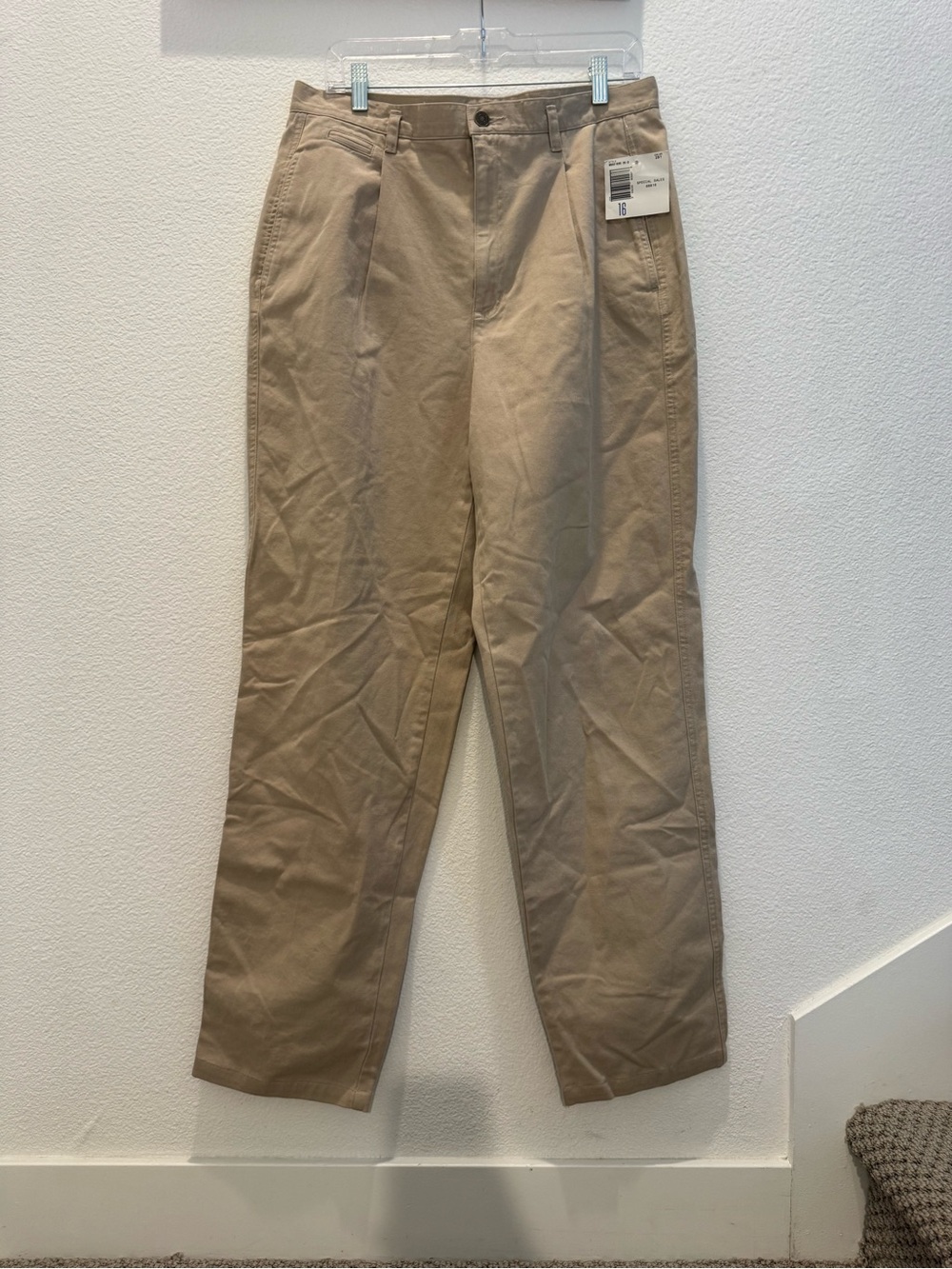 NWT Claiborne pleated chino trousers w/ mid-rise waist & relaxed, straight leg